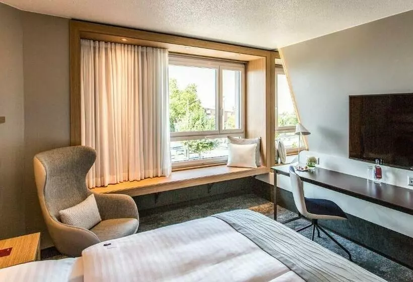 レイクビューデラックスルーム, Mövenpick Hotel Lausanne