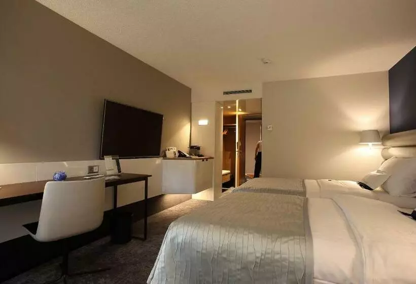 レイクビューデラックスルーム, Mövenpick Hotel Lausanne