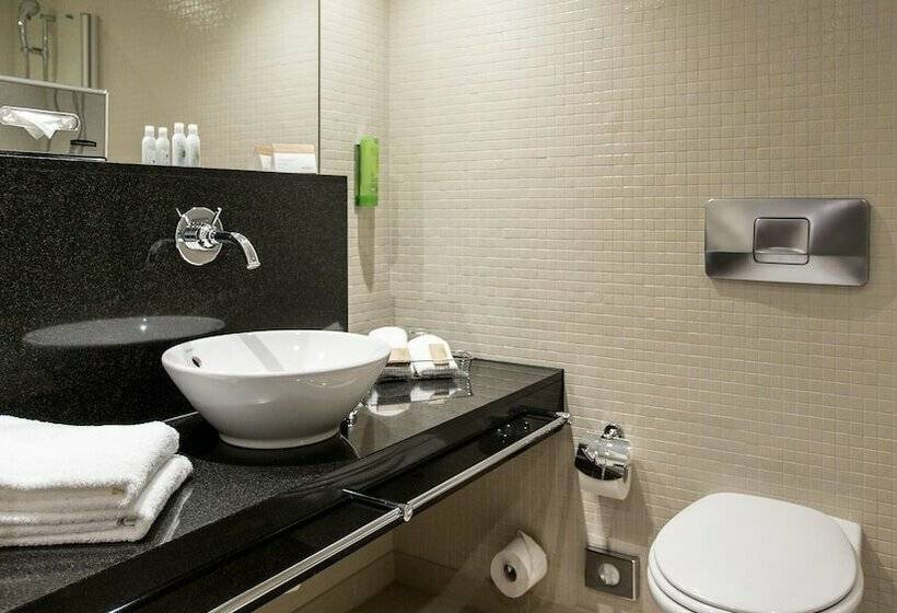 디럭스 룸 호수 전망, Mövenpick Hotel Lausanne