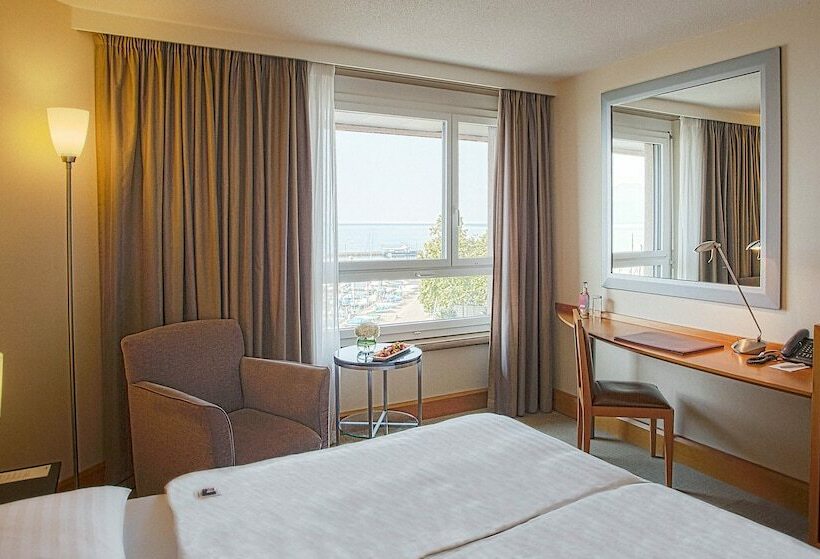 Номер Deluxe Вид на Озеро, Mövenpick Hotel Lausanne