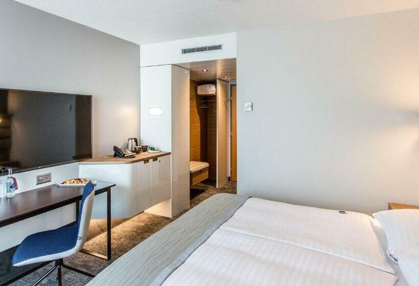 Номер Superior, Mövenpick Hotel Lausanne