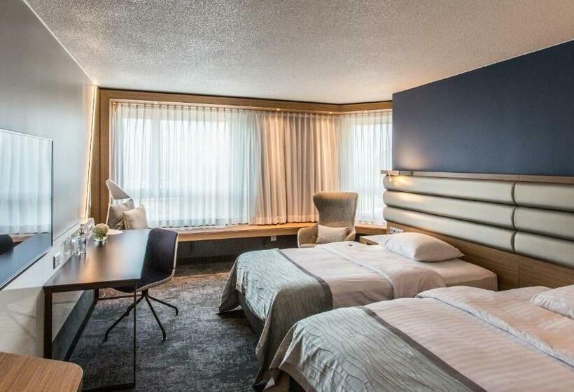 Номер Superior, Mövenpick Hotel Lausanne