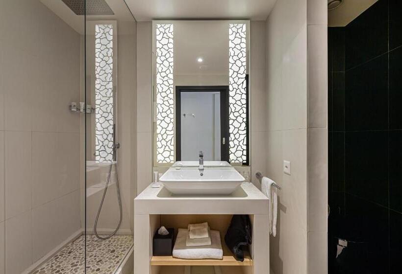 اتاق خانوادگی, N’vy Manotel