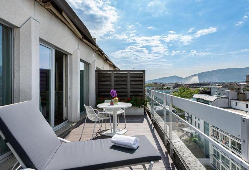 سوییت جونیور, N’vy Manotel