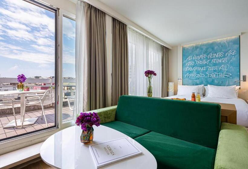 سوییت جونیور, N’vy Manotel