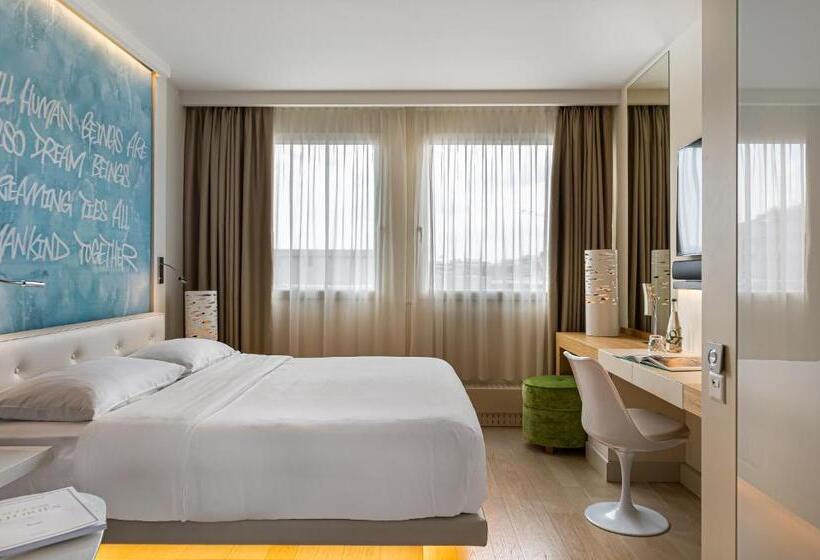 اتاق سوپریور خانوادگی, N’vy Manotel