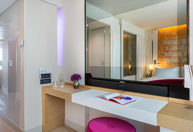 Suite with lake view, N’vy Manotel