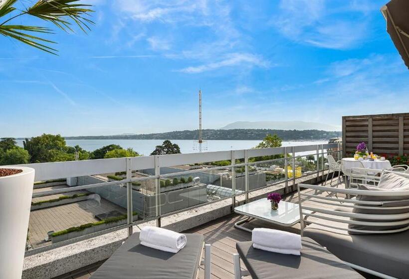 Suite with lake view, N’vy Manotel