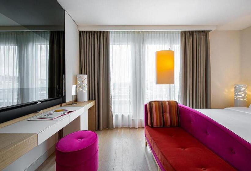 Suite with lake view, N’vy Manotel