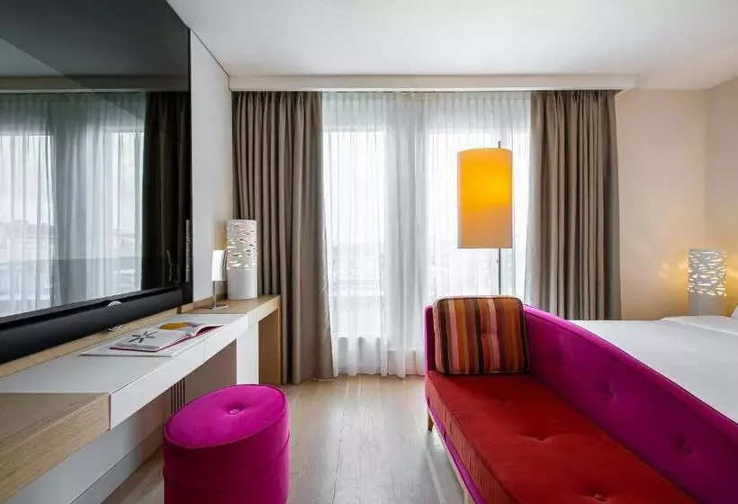 Suite with lake view, N’vy Manotel