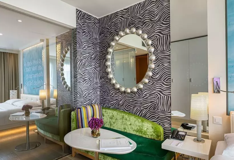 Superior-huone, N’vy Manotel