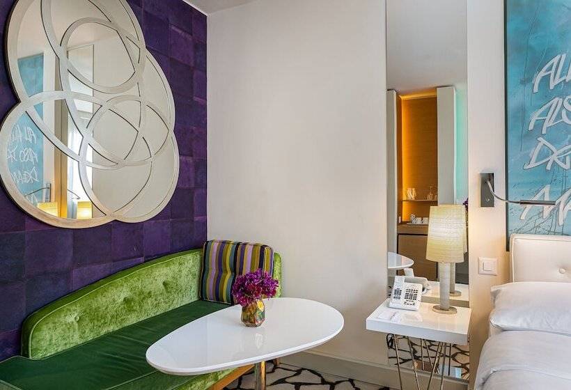 اتاق خانوادگی, N’vy Manotel