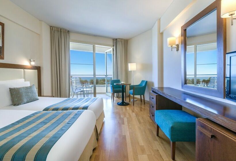 标准间侧面带海景, Golden Bay Beach