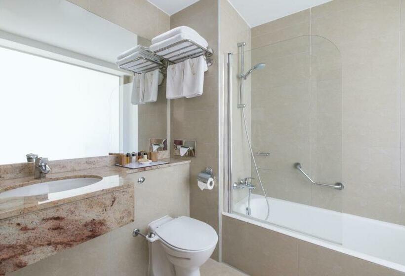 标准间带游泳池, Golden Bay Beach