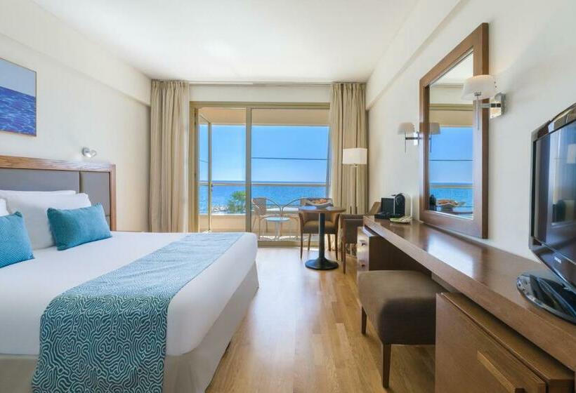 标准间带游泳池, Golden Bay Beach