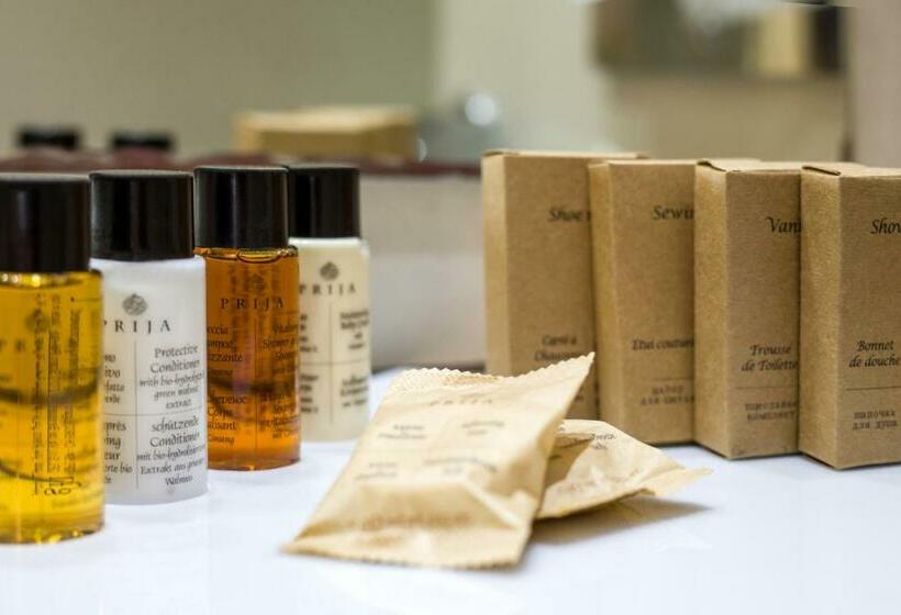 侧面海景标准三人间, Golden Bay Beach