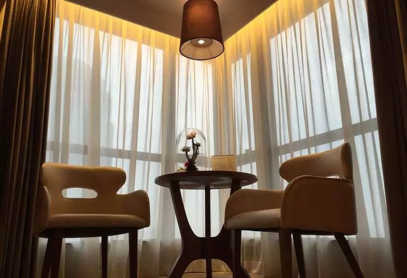 اتاق لوکس, Shantou International