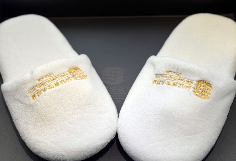 غرفة تنفيذية, Shantou International