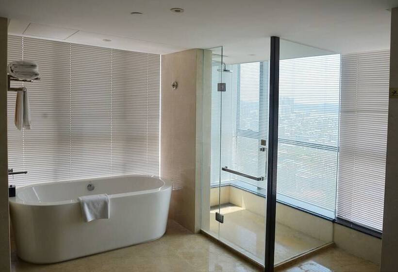 غرفة تنفيذية, Shantou International