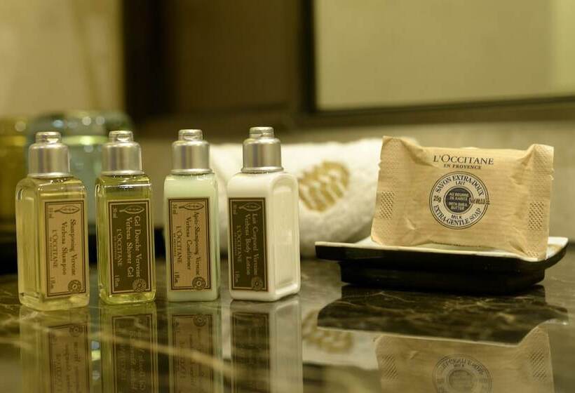 جناح ديلوكس, Shantou International