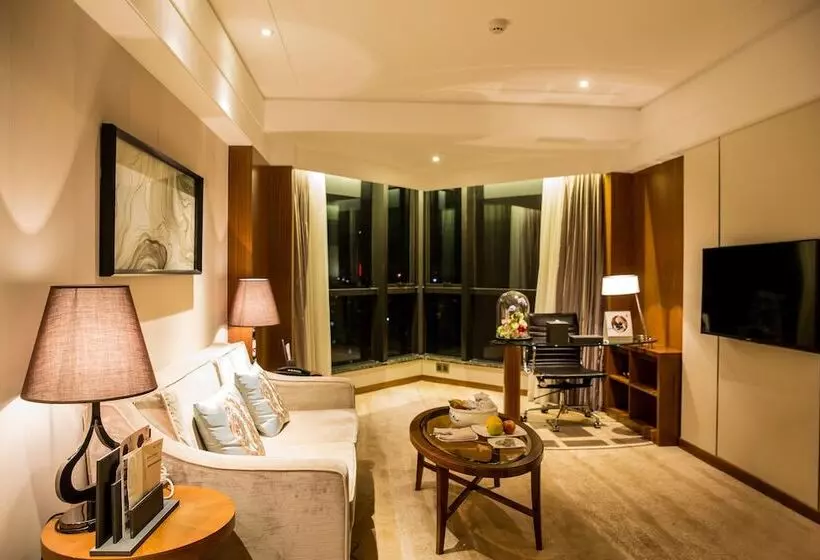 سوییت لوکس, Shantou International