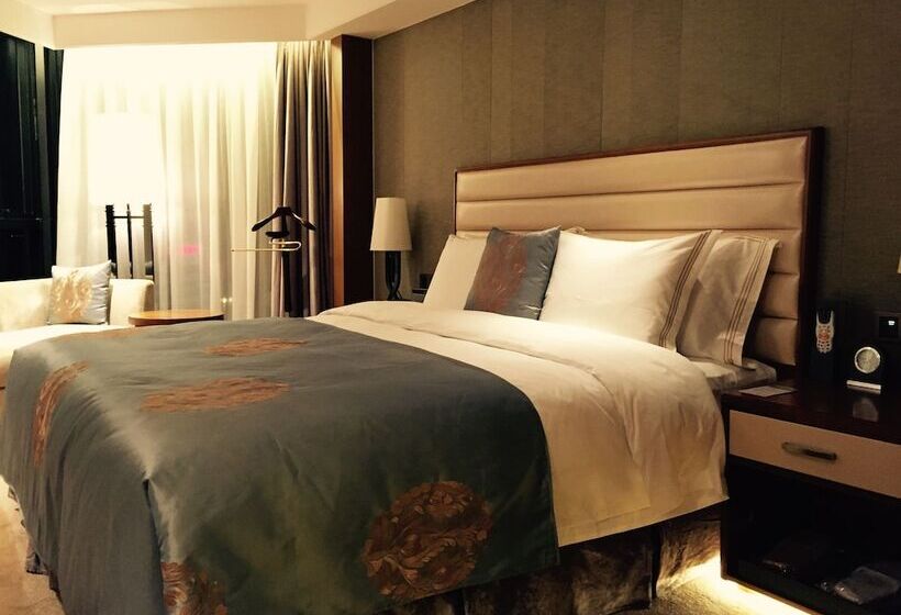 جناح إدارى, Shantou International