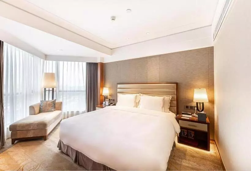 اتاق اجرایی با تخت بزرگ, Shantou International