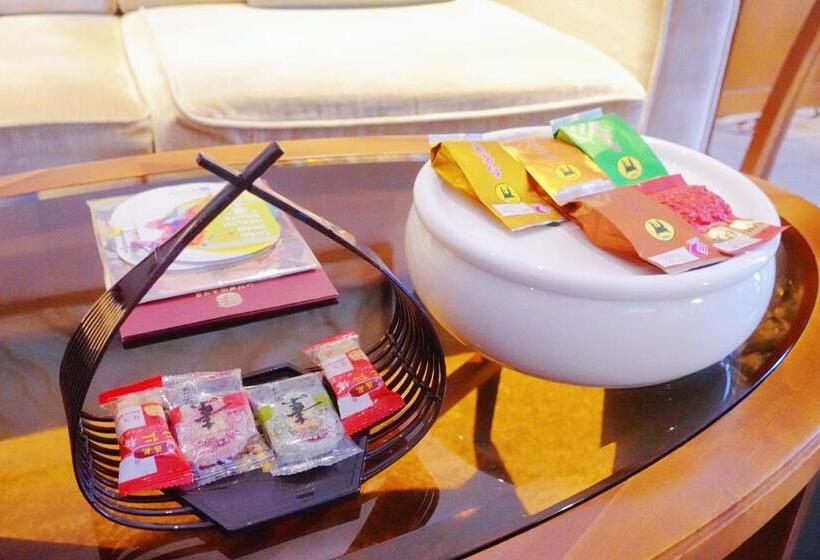 جناح ديلوكس, Shantou International