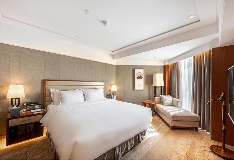 جناح ديلوكس, Shantou International