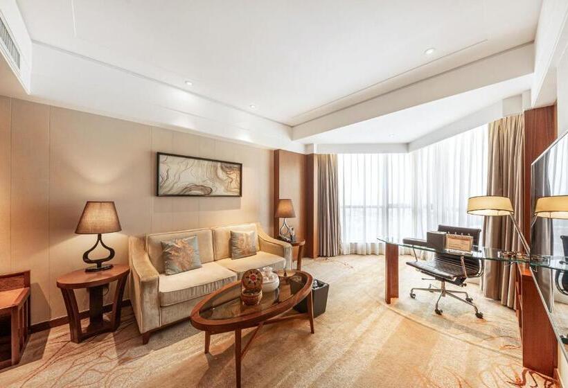 جناح إدارى, Shantou International