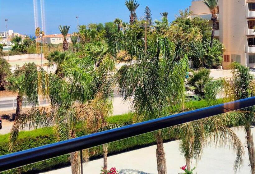 اتاق سوپریور با چشم‌انداز, Sveltos