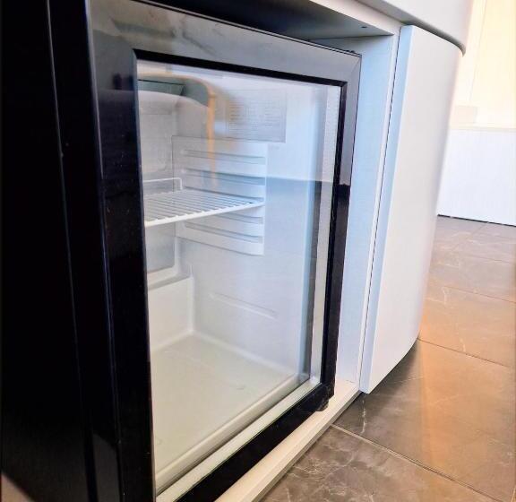 اتاق خانوادگی تودرتو, Sveltos