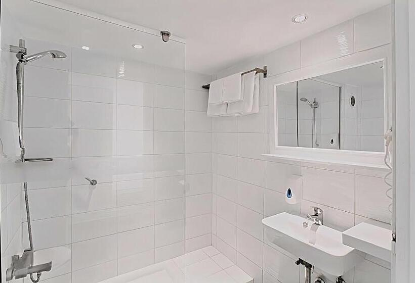 اتاق خانوادگی تودرتو, Sveltos