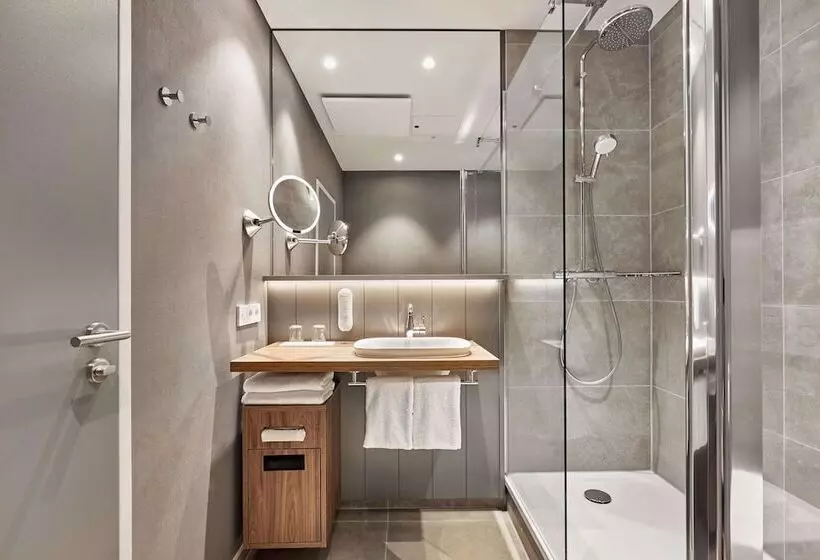 اتاق لوکس سه تخته, H+ Hotel Bremen