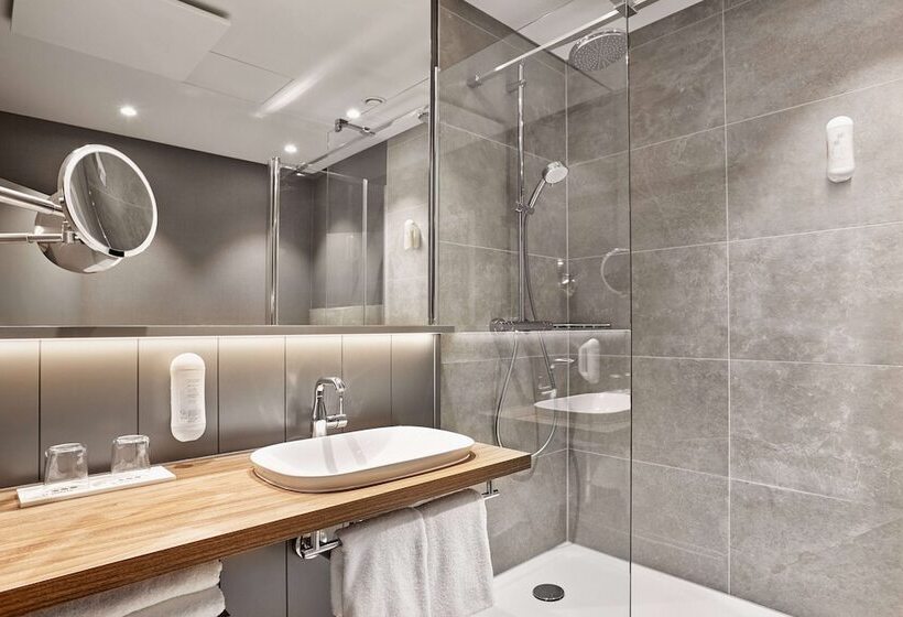اتاق لوکس سه تخته, H+ Hotel Bremen