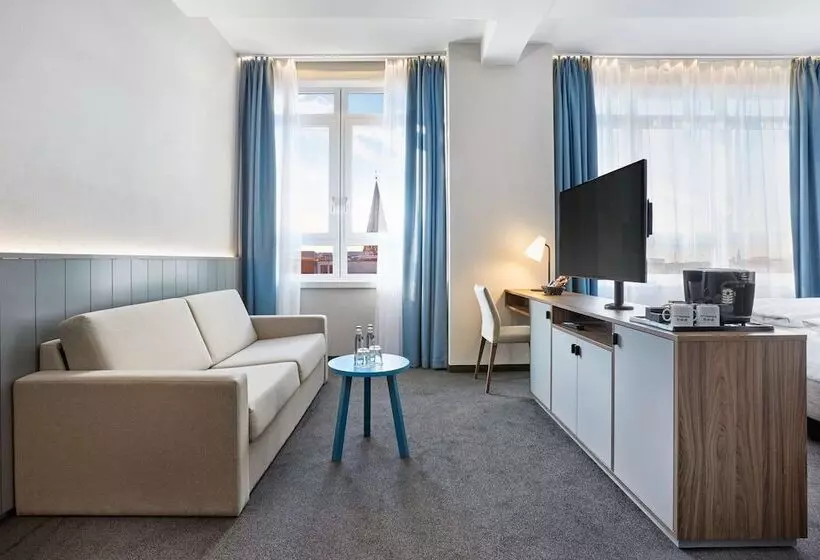اتاق لوکس چهار تخته, H+ Hotel Bremen