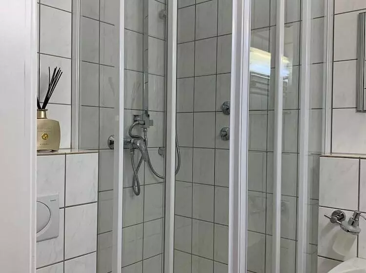 Standard Yhden Hengen Huone Jaettu Kylpyhuone, Berg