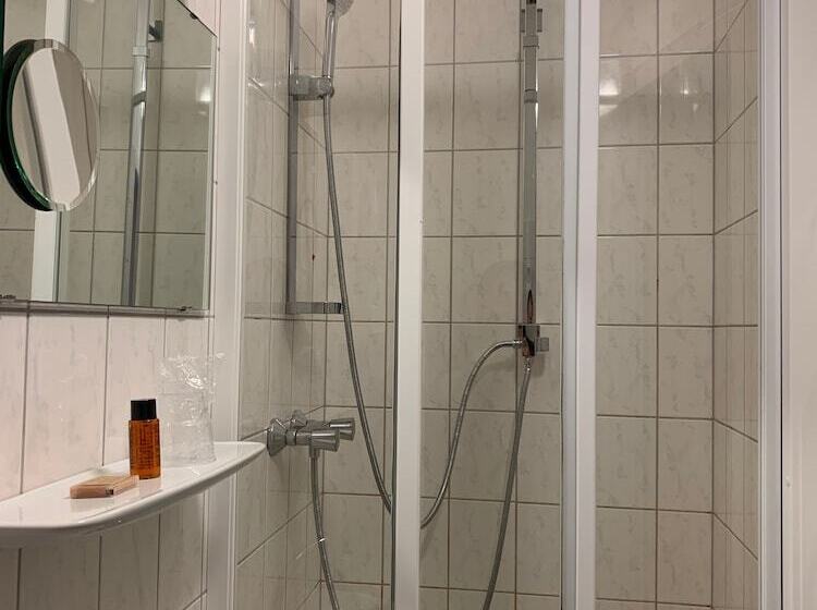 스탠다드 싱글 룸, Berg