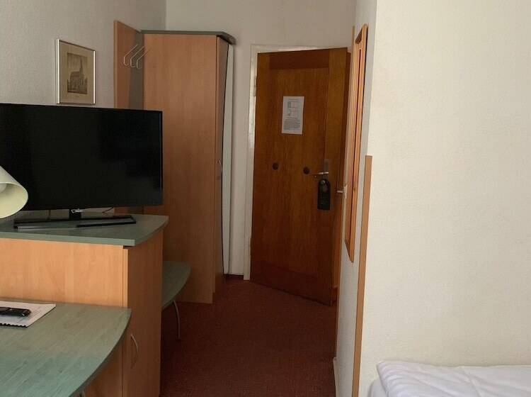 스탠다드 싱글 룸, Berg