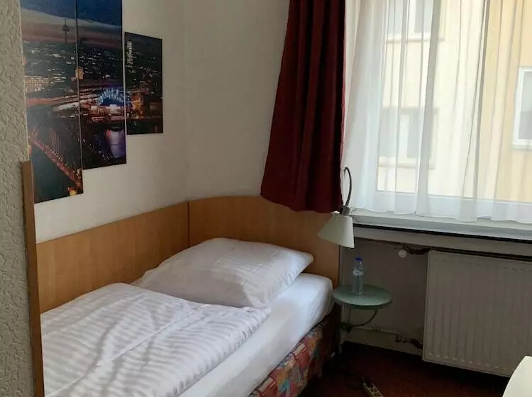 Standard Yhden Hengen Huone, Berg
