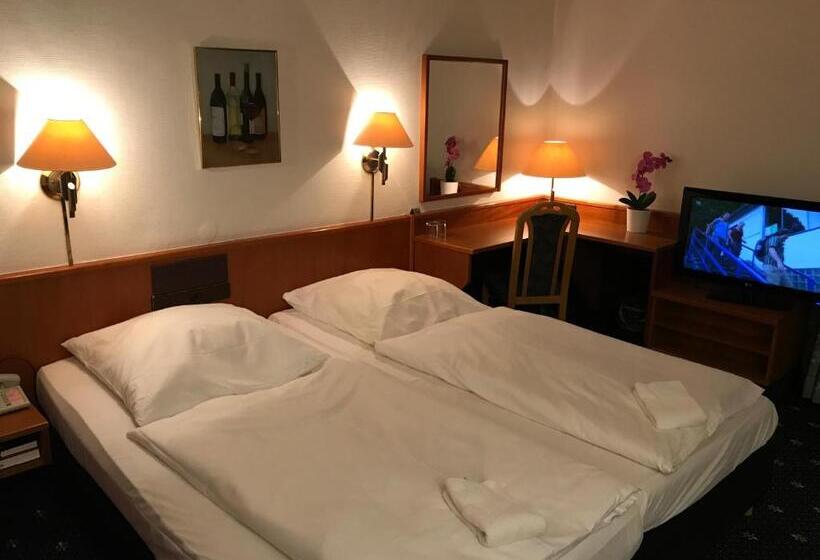 标准间, Karaman Group