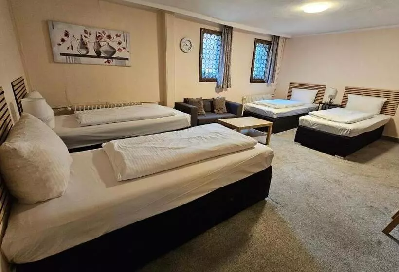 浴室共有スタンダード４人用ルーム, Kölner Hof