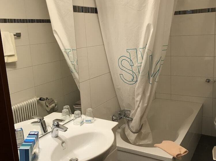 غرفة قياسية, Martina