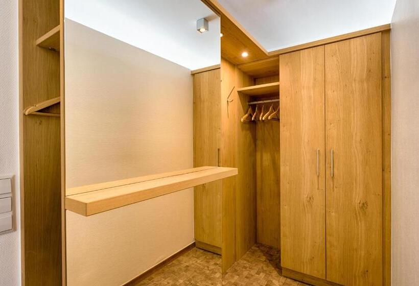 Quarto superior, Brugger  S Hotelpark Am Titisee