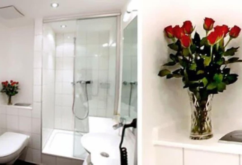 חדר סטנדרט יחיד, Admiral