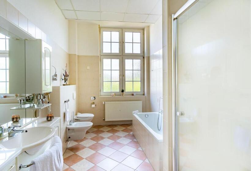 컴포트 룸, Badehof