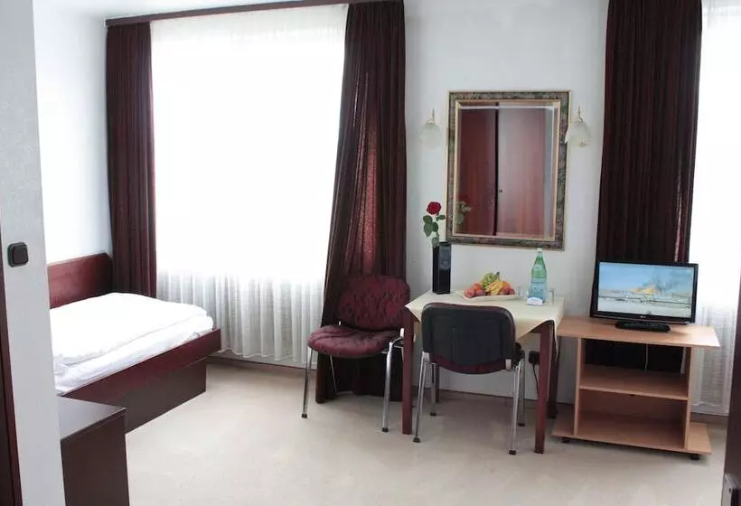 Standard-huone, Mainbogen