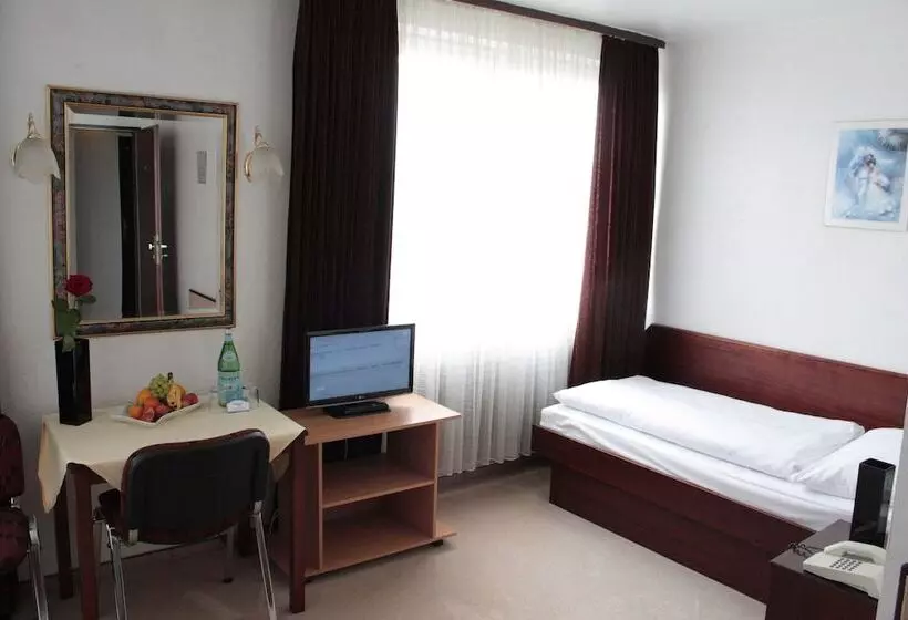 Standard-huone, Mainbogen