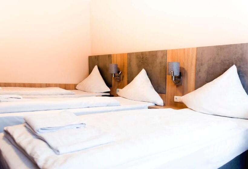 스탠다드 트리플 룸, Royal