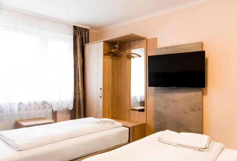 스탠다드 트리플 룸, Royal